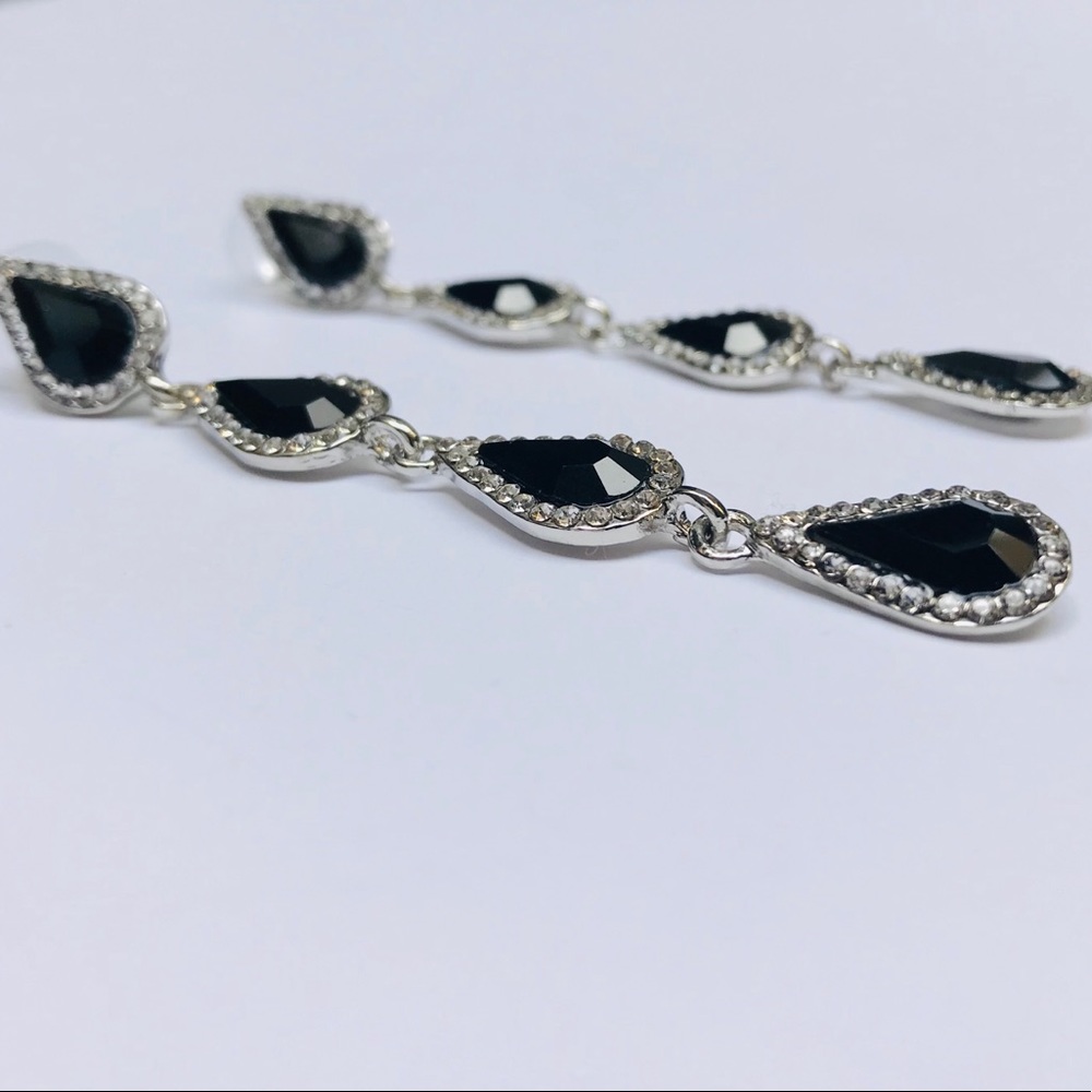 Black & silver dangling teardrop earrings - Picture 4 of 7